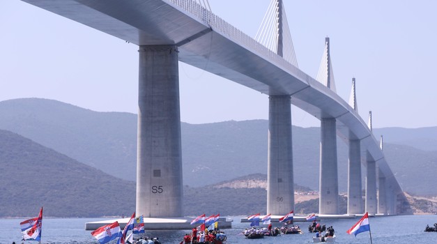 10 godina jamstva imamo i Kinezi će ga popraviti o svom trošku ako će za to uopće biti potrebe, jer...