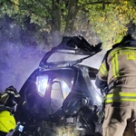 Vatrogasci imaju redovitu obuku za paljenje električnih automobila, koji predstavljaju jedinstven izazov za gašenje požara. (foto: Gasilska Brigada Ljubljana)