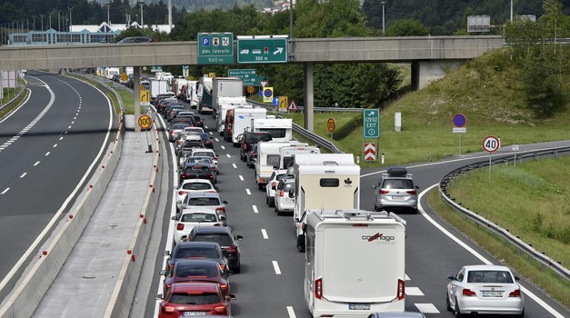 Ako će i naše vinjete biti jeftine kao i švicarske, slovenske, češke..., nema razloga da budemo zabrinuti, no ako iza svega stoji pljačka onda Butkovićevu ideju moramo u korijenu spriječiti