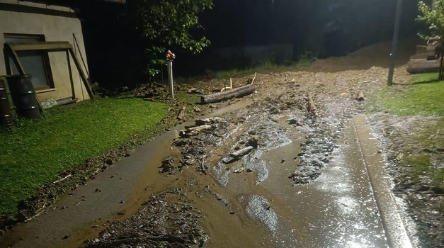 Imali smo sreće! Ispucalo se u Sloveniji, nevrijeme poharalo sjeveroistok, a najgore je bilo u Dravogradu, Solčavi, Lašku i Mozirju...