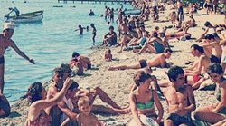 Nostalgična fotografija s plaže u bivšoj Jugoslaviji pravi je hit: svi su primijetili samo jedno...