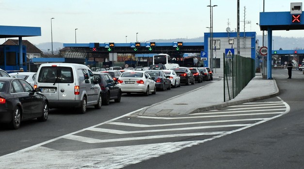 Zbog Sirije, Slovenci će i dalje kontrolirati granicu s Hrvatskom i Mađarskom, suspendiran schengen na novih šest mjeseci