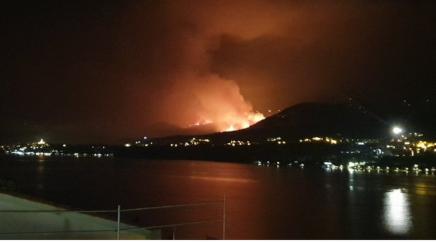 Požarima u Dalmaciji se ne nazire kraj: Zastrašujući vatreni plamenovi gutaju sve pred sobom (FOTO i VIDEO)