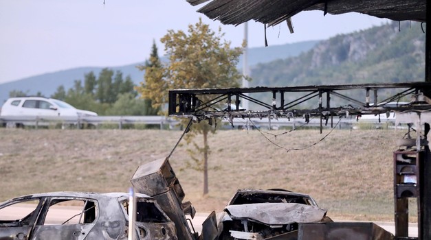 Novi detalji stravične nesreće u Dalmaciji: Prvo su se bez kočenja sudarili s pumpom za gorivo, potom je uslijedila jaka eksplozija (SLIKE)