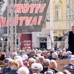 Plenky sebi digao plaću za 4000 eura, a nekim penzionirima za samo 7 eura i čudi se protestu k'o pura riti (foto: Patrik Macek/Pixsell/Bobo)