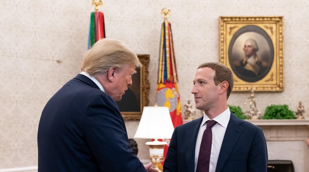 Le président Donald Trump reçoit Mark Zuckerberg dans le bureau ovale à la Maison Blanche à Washington Info - Facebook bloque le compte de Trump pour une durée indéterminée - Le président Donald Trump reçoit Mark Zuckerberg dans le bureau ovale à la Maison Blanche à Washington le 19 septembre 2019. President Donald J. Trump welcomes Facebook CEO Mark Zuckerberg Thursday, Sept. 19, 2019, to the Oval Office of the White House. The White House via BestImage /PIXSELL