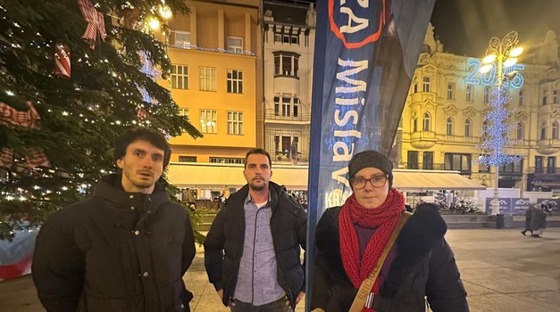 Fizički napadnuti Kolakušićevi volonteri, a verbalno od Selak Raspudić, Lozo, Krišto i Jonjića - nezapamćen napad na demokraciju na središnjem zagrebačkom trgu