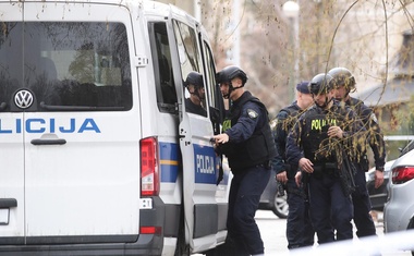 Tko je 19-godišnjak koji je krvoločno ubio 7-godišnjaka, napao osnovnoškolce, učiteljicu...? "Teško je reći da je osoba bila psihički uravnotežena"