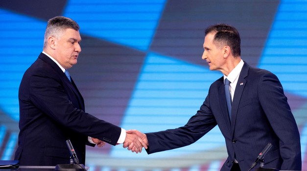 Croatian President and Presidential candidate Zoran Milanovic shake hand with Presidential candidate Dragan Primorac before TV debate at Croatian Radio Television (HRT) ahead of the second round of presidential election in Zagreb, Croatia, January 7, 2025. REUTERS/Damir Sencar/Pool   REFILE -  CORRECTING FROM "DURING" TO "AHEAD OF". Photo: Damir Sencar/REUTERS