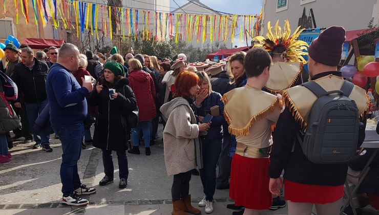 Na Krku "Bljak"!,Karnevalsko-kulinarski festival na kojem se služe jela za koja biste rekli: "Bljak!" Zato ga i zovu BLJAK fest