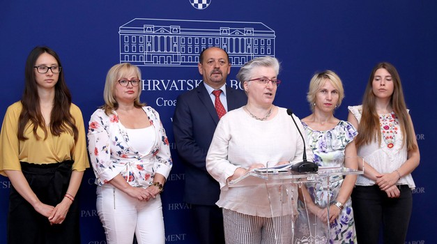 Ivan Lovrinovic, Josipa Rodic i Marija Divic. Photo: Patrik Macek/PIXSELL