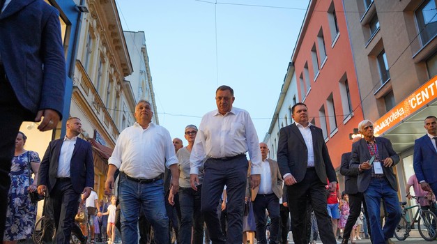 22.06.2023., Administrativni centar Vlade RS, Banjaluka (BiH) – Premijer Madjarske Viktor Orban i predsjednik RS Milorad Dodik, zajedno sa svojim delegacijama, prosetali su danas centrom Banja Luke. Photo: Dejan Rakita/PIXSELL