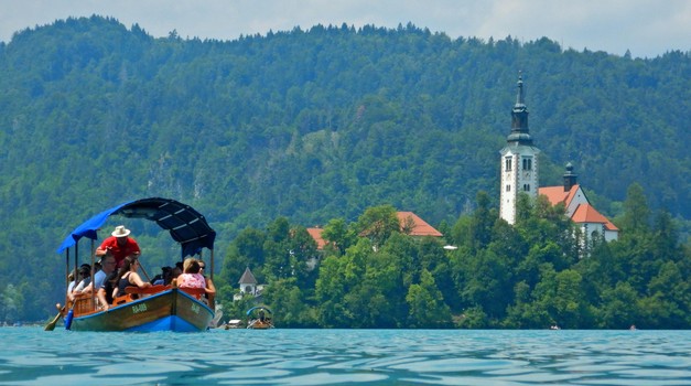 - Ne budite kao Hrvatska i ne dozvolite da se idila brzo pretvori u ljetni kaos! Slovenija, turistička zvijezda! Turisti, međutim, sve češće spominju jednu problematičnu stvar